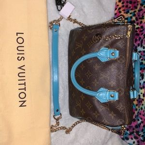- Louis Vuitton vintage speedy 25 monogram.